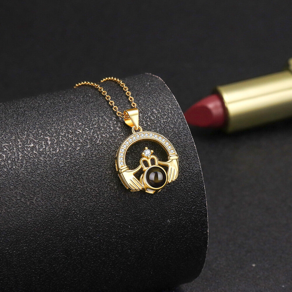 N582 | Circle Picture Necklace